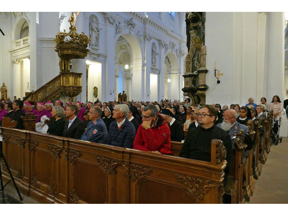 Abschlussvesper der Bischofskonferenz mit Austeilung des Bonifatiussegens (Foto: Karl-Franz Thiede)